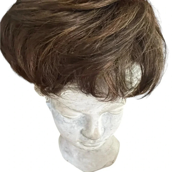 Tony Quick Change Light and Easy Wig Brown - Picture 5 of 6